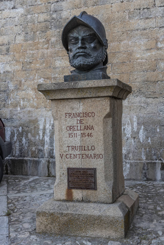 99 - Caceres - Trujillo - monumento a Francisco de Orellana